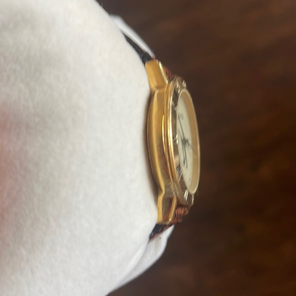 *READ Gucci 3800 Jr Chronograph Gold Plated Women's Watch - Picture 5 of 14